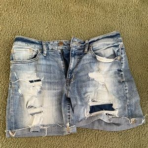 Maurice’s mid rise denim shorts
